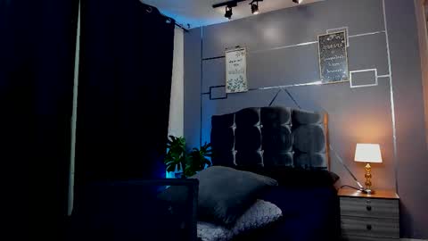 Snapshot of sky_jules chatting on October 2025 03:18:01 AM Daniel online show from October 2025 03:18:01 AM