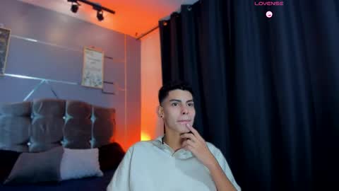 Snapshot of sky_jules chatting on October 2025 03:43:01 AM Daniel online show from October 2025 03:43:01 AM