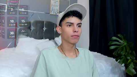 Snapshot of sky_jules chatting on November 2025 03:50:01 AM Daniel online show from November 2025 03:50:01 AM