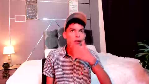 Snapshot of sky_jules chatting on November 2025 02:50:02 AM Daniel online show from November 2025 02:50:02 AM