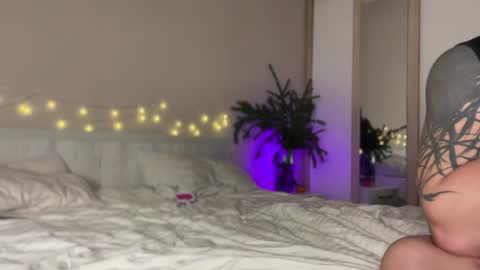 GARRY AND SOPHIA online show from December 2024 08:11:01 PM