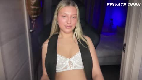 GARRY AND SOPHIA online show from February 2025 08:58:02 PM