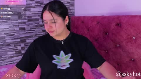 Snapshot of skyhotgirl chatting on January 2025 10:18:01 PM Sky online show from January 2025 10:18:01 PM