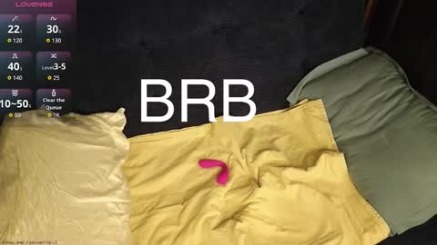 Snapshot of skylar_onfire chatting on December 2025 02:38:01 AM Sky online show from December 2025 02:38:01 AM