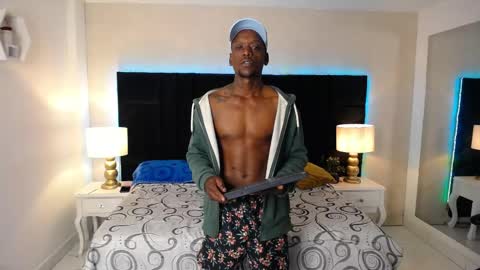 Snapshot of skylerbigxxx chatting on April 2026 04:37:01 AM SKYLERBIGXXX online show from April 2026 04:37:01 AM