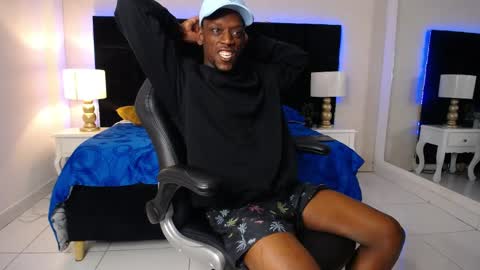 Snapshot of skylerbigxxx chatting on April 2026 04:19:01 AM SKYLERBIGXXX online show from April 2026 04:19:01 AM