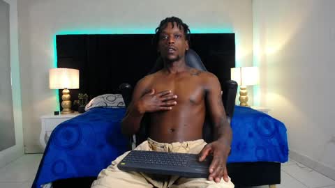 Snapshot of skylerbigxxx chatting on April 2026 04:19:01 AM SKYLERBIGXXX online show from April 2026 04:19:01 AM