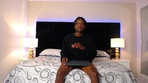 Snapshot of skylerbigxxx chatting on May 2026 04:40:01 AM SKYLERBIGXXX online show from May 2026 04:40:01 AM