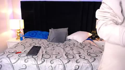 Snapshot of skylerbigxxx chatting on May 2026 05:02:02 AM SKYLERBIGXXX online show from May 2026 05:02:02 AM