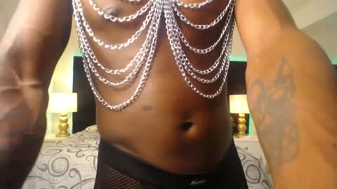 Snapshot of skylerbigxxx chatting on May 2026 05:03:02 AM SKYLERBIGXXX online show from May 2026 05:03:02 AM