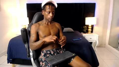 Snapshot of skylerbigxxx chatting on May 2026 05:01:02 AM SKYLERBIGXXX online show from May 2026 05:01:02 AM
