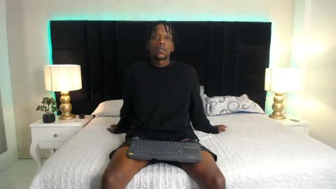 Snapshot of skylerbigxxx chatting on May 2026 04:32:01 AM SKYLERBIGXXX online show from May 2026 04:32:01 AM