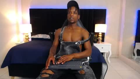 Snapshot of skylerbigxxx chatting on May 2026 04:09:02 AM SKYLERBIGXXX online show from May 2026 04:09:02 AM
