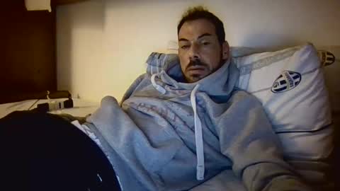 Snapshot of slevin1983 chatting on March 2025 09:25:02 PM slevin online show from March 2025 09:25:02 PM