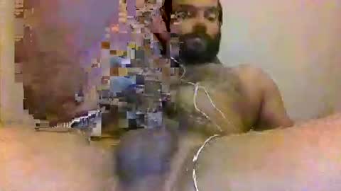 Snapshot of slhendyman chatting on December 2025 09:32:02 PM slhendyman online show from December 2025 09:32:02 PM