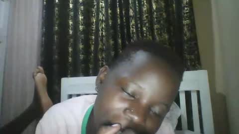 Snapshot of slim_petite_ebony chatting on December 2024 12:57:01 AM slim_petite_ebony online show from December 2024 12:57:01 AM