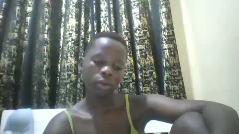 Snapshot of slim_petite_ebony chatting on December 2024 01:02:02 AM slim_petite_ebony online show from December 2024 01:02:02 AM