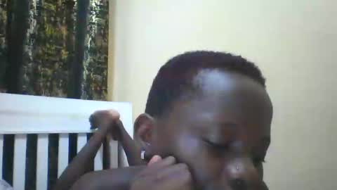 Snapshot of slim_petite_ebony chatting on January 2025 01:00:01 AM slim_petite_ebony online show from January 2025 01:00:01 AM