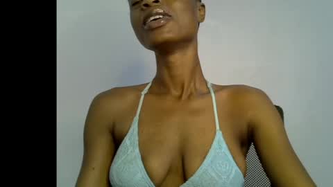 Snapshot of slim_petitqueen chatting on April 2026 07:37:02 AM Alice online show from April 2026 07:37:02 AM