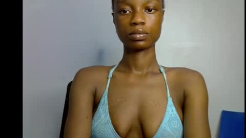 Snapshot of slim_petitqueen chatting on May 2026 06:53:01 AM Alice online show from May 2026 06:53:01 AM