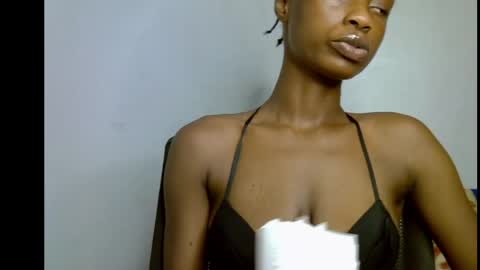 Snapshot of slim_petitqueen chatting on May 2026 08:15:01 PM Alice online show from May 2026 08:15:01 PM