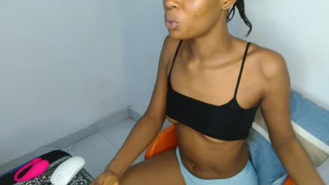 Snapshot of slim_wetpussyy chatting on July 2026 08:14:01 PM Bella online show from July 2026 08:14:01 PM