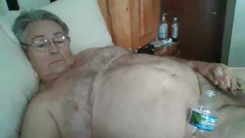 Snapshot of slippery_duck chatting on April 2026 06:17:02 PM slippery_duck online show from April 2026 06:17:02 PM