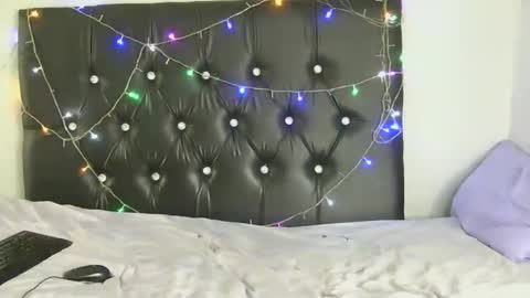 slipperylipsx online show from April 2026 07:57:02 AM