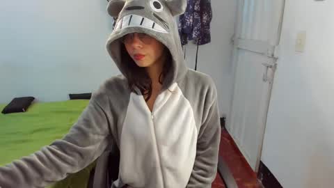 slone03 online show from November 2025 07:57:01 PM