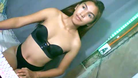 Snapshot of slut_goddessqueen69 chatting on November 2025 12:20:01 PM slut_goddessqueen69 online show from November 2025 12:20:01 PM