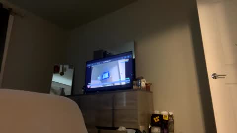 Snapshot of slutforu100 chatting on January 2025 01:10:01 AM slutforu100 online show from January 2025 01:10:01 AM