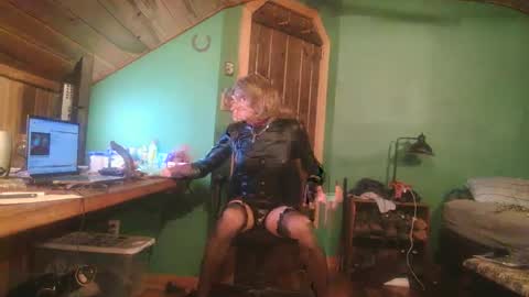 Snapshot of slutjennifertransxx chatting on October 2025 02:42:02 AM slutjennifertransxx online show from October 2025 02:42:02 AM