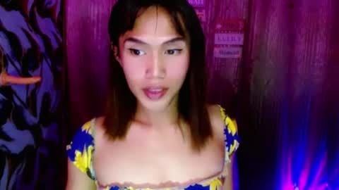 Snapshot of slutqueen_raz chatting on June 2026 01:14:02 AM Raz online show from June 2026 01:14:02 AM
