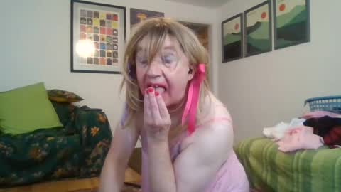 Snapshot of slutsissy17172 chatting on July 2026 03:27:02 PM slutsissy17172 online show from July 2026 03:27:02 PM