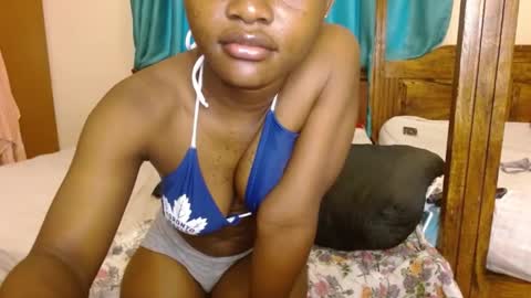 Snapshot of slutty_charmmz chatting on April 2026 05:55:02 AM Bree online show from April 2026 05:55:02 AM
