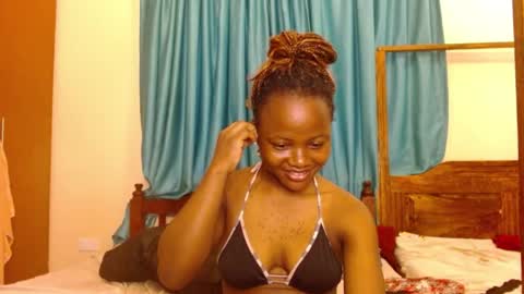 Snapshot of slutty_charmmz chatting on April 2026 03:42:01 AM Bree online show from April 2026 03:42:01 AM
