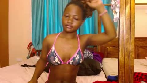 Snapshot of slutty_charmmz chatting on April 2026 06:39:01 AM Bree online show from April 2026 06:39:01 AM