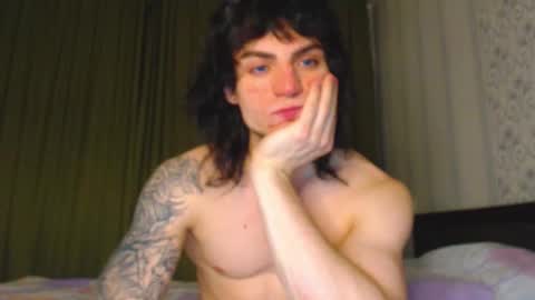 Gus online show from December 2025 04:01:02 PM