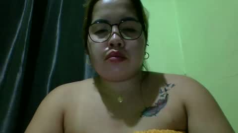 Snapshot of small_boobs59 chatting on April 2026 03:43:01 PM Lovewella online show from April 2026 03:43:01 PM
