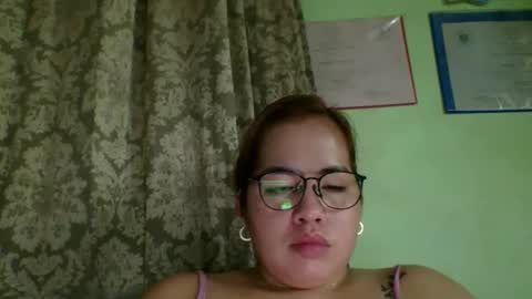 Snapshot of small_boobs59 chatting on May 2026 04:51:02 AM Lovewella online show from May 2026 04:51:02 AM