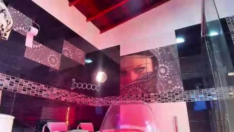 Small Hot19 online show from October 2025 09:38:02 AM