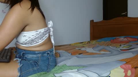 Snapshot of smallflorecita chatting on January 2025 06:50:01 PM smallflorecita online show from January 2025 06:50:01 PM