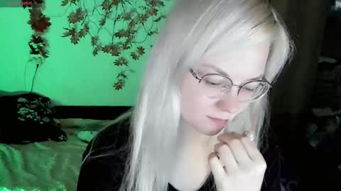 smallimpmeili online show from November 2025 07:36:02 PM