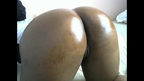 Snapshot of smart_lilly chatting on October 2025 06:03:02 AM smart_lilly online show from October 2025 06:03:02 AM