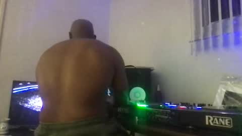 smellmycologne online show from November 2025 05:17:01 AM