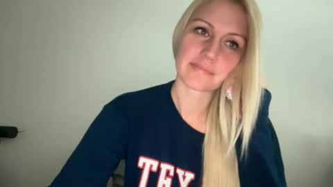 Snapshot of smexxii93 chatting on November 2025 06:20:01 PM smexxii93 online show from November 2025 06:20:01 PM