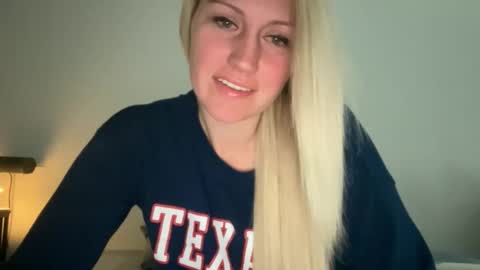 Snapshot of smexxii93 chatting on December 2025 03:51:02 PM smexxii93 online show from December 2025 03:51:02 PM