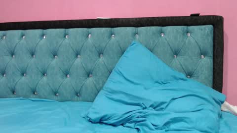 smile_cute_fox online show from December 2024 08:41:01 AM