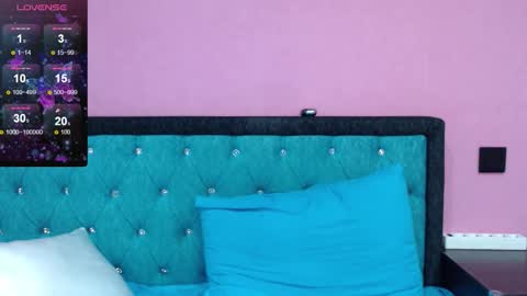 smile_cute_fox online show from November 2025 12:42:02 PM