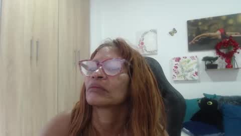 Snapshot of smilet_milf chatting on April 2026 06:10:01 PM Smileth online show from April 2026 06:10:01 PM